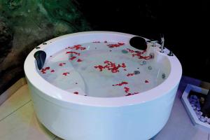 Mystery Maze Resort & Spa