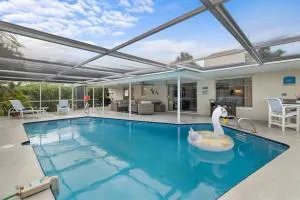 Waterfront Villa Retreat I Perfect Escape - Waterway Estates