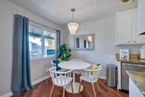 90 Walk Score - Steps to Beach & Dining - Reserved Parking