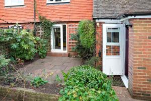 Hassocks Hideaway with Parking Garden