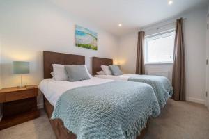 Modern Apartment nr Fistral Beach Private Parking