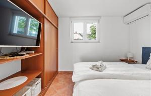 Stunning Apartment In Rogoznica