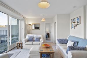 Apartment Sea Views & Terrace on Waters Edge in Polruan