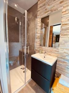 Maisons de vacances Le Gite du Bonheur avec jacuzzi privatif : photos des chambres