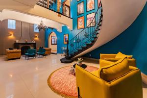 Charm near Roma Luxurious Mansion for Groups