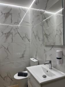 Central Urban Suite by Zeussuites