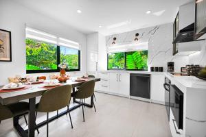 Stylish Modern Home near Wynwood & Design District