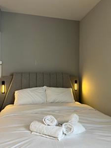 Central Urban Suite by Zeussuites