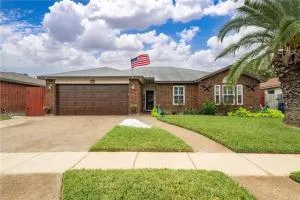 Blissful Heated Pool Retreat - Flour Bluff