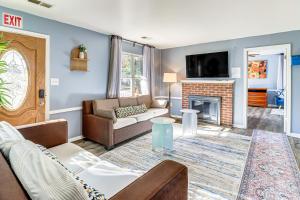 10 Mi to Washington, DC Modern Riverdale Park Gem