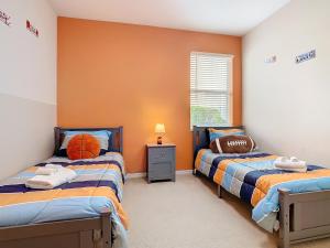 4BR FUN Home Pool Golf in Highlands Reserve Disney