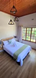 Angazi Guesthouse Unit 2 - Upmarket one bedroom apartment with pool - Elangeni