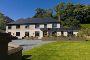 Luxury Eleven Bedroom House Sleeps 23 5-10 mins walk from town Centre