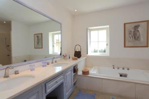 Villas Villa l-Ecrin, piscine et 3 terrasses : photos des chambres