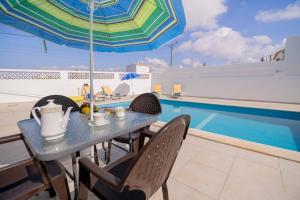 Avo Vitoria by Innkeeper