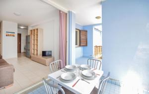 1 Bedroom Cozy Apartment In Isca Marina
