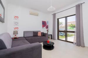 Avo Isabel by Innkeeper