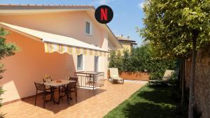 MillyHolidays - Apartment Sunflower - Center - Nearby Beach - Private Garden - Spa Pool