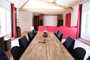 Sejours a la campagne superb prestige property with indoor heated swimming pool, seminar room and tennis court in mouries, in the alpilles in provence – 16 people : photos des chambres