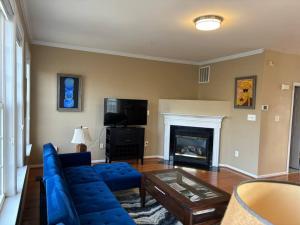 Sunny townhouse 3 bedroom walk to shops