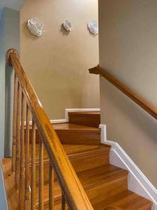 Sunny townhouse 3 bedroom walk to shops