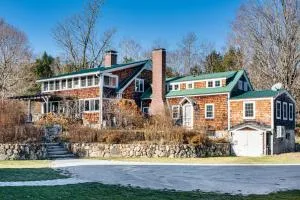 Outdoor Fireplace and Pool Table Tamworth Home! - Chocorua