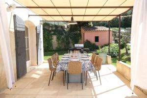 Villas Air-conditioned villa with heated pool, Luberon, in Puget - 10 people : photos des chambres