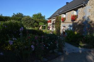 B&B / Chambres d'hotes Chambre dans le bocage normand : Chambre Double ou Lits Jumeaux Standard - Vue sur Jardin