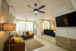 Jungle & Beach Retreat Villa Tranquilo