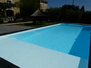 Villas beautiful provencal mas with pool in barbentane, close to avignon, sleeps 8. : photos des chambres