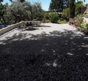 Maisons de vacances Charming Provencal Mas with pool by Taillades, close to Cavaillon in the Luberon, sleeps 6. : photos des chambres