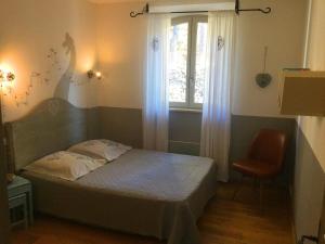 Maisons de vacances Charming Provencal Mas with pool by Taillades, close to Cavaillon in the Luberon, sleeps 6. : photos des chambres