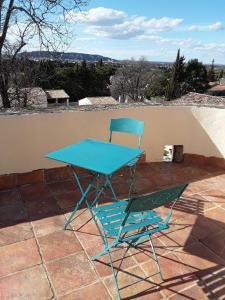 Maisons de vacances Charming Provencal Mas with pool by Taillades, close to Cavaillon in the Luberon, sleeps 6. : photos des chambres