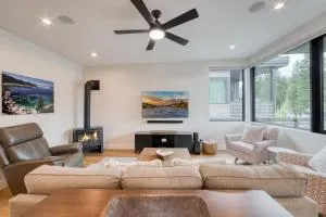 Lightening Run at Palisades - 3 BR 3 BA Condo steps to Palisades Tahoe- Ski Shuttle - Alpine Meadows