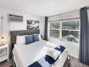 Golf Course-Front 2-Bedroom Apartment