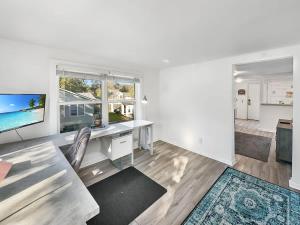 Golf Course-Front 2-Bedroom Apartment