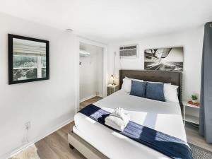 Golf Course-Front 2-Bedroom Apartment