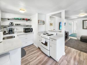 Golf Course-Front 2-Bedroom Apartment