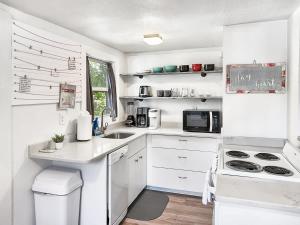 Golf Course-Front 2-Bedroom Apartment