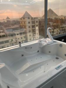 Royal Pyramids View Inn