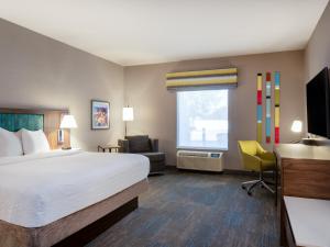 King Room with King Bed - Non-Smoking room in Hampton Inn & Suites Boise-Meridian