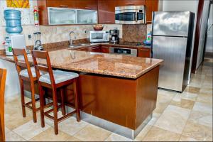 204C Apto Frente al mar a pasos de la 5ta Av