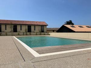 Appartment with pool, beach and ocean 5 min by walk, city center, shopping and market