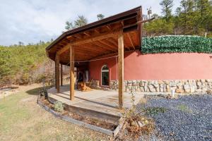 Secluded LUX Bunker Hot Tub, Views & Trails