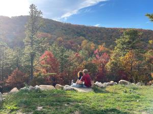 Secluded LUX Bunker Hot Tub, Views & Trails