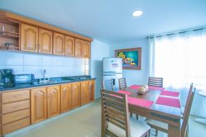 2C-AL2E APARTAMENTO DE 2 ALCOCABAS CERCA AL MAR CON AIRE ACONDICIONADO, PISCINA Y WIFi