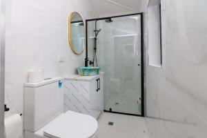 Glenelg Modern Studio, QBed,Wifi