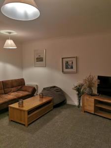 Sun Gardens Retreat- can sleep 10 with 4 Double Beds & 2 sofa beds