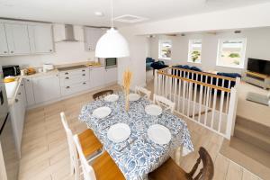 Riversmeet beach side holiday cottage