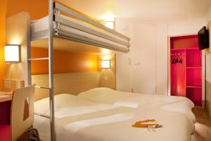 Hotels Premiere Classe Valenciennes Ouest Petite Foret : Chambre Triple